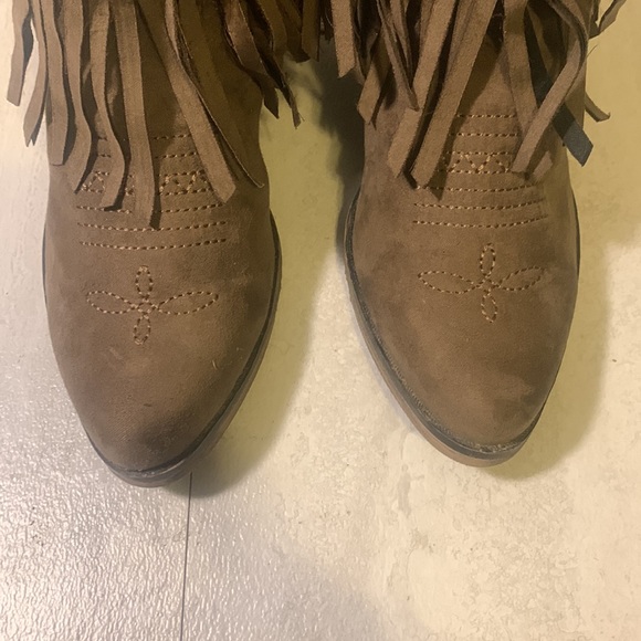 Forever 21 Women’s Brown Faux Suede Fringe Block Heel Western Ankle Boots - Picture 8 of 12